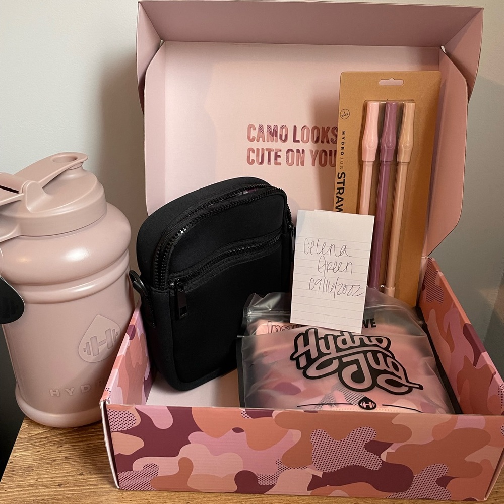 HydroJug bundle box with sleeve, straws, jug & bag
